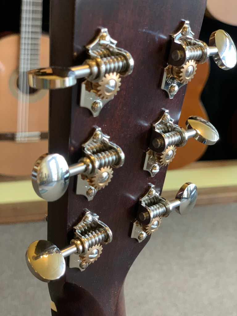 82632815 1E51 4297 97EA 2CD4A70FF67C Rosewood Guitar